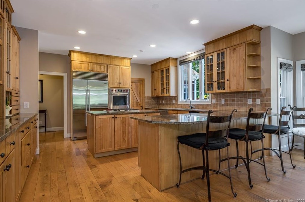 129 Catullo Dr, Guilford CT  06437-4344 exterior