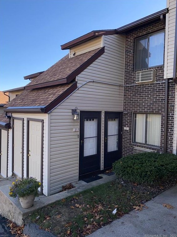 20 Santangelo Ter, Derby, CT