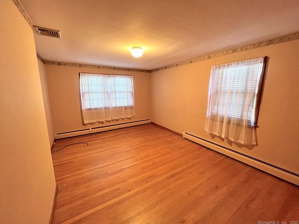 11 Cherry St, Winsted CT  06098-1905 exterior