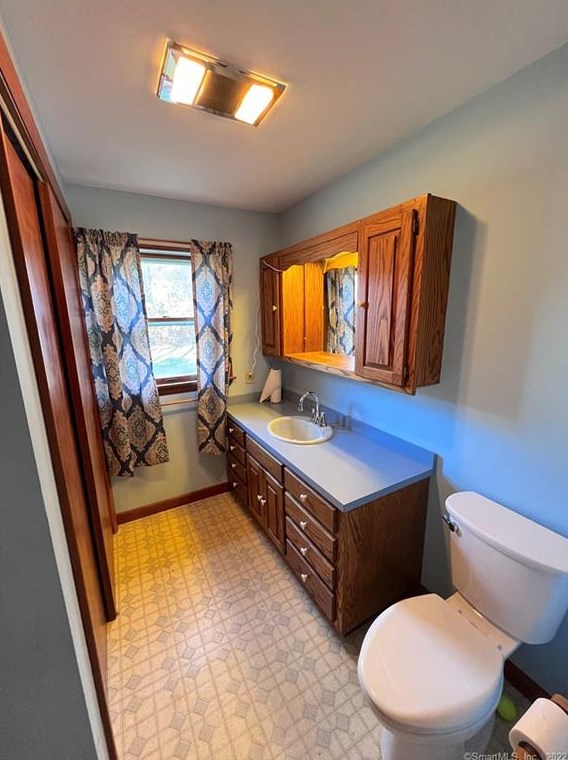 11 Cherry St, Winsted CT  06098-1905 exterior