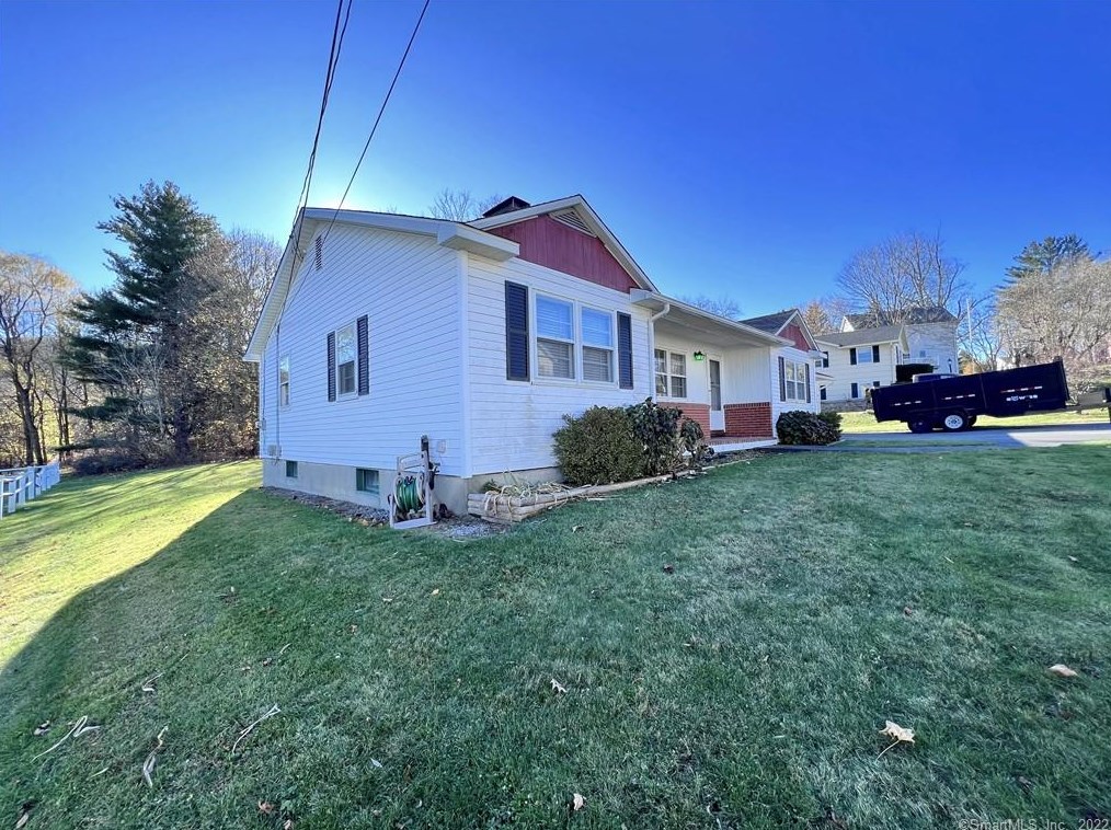 11 Cherry St, Winsted CT  06098-1905 exterior