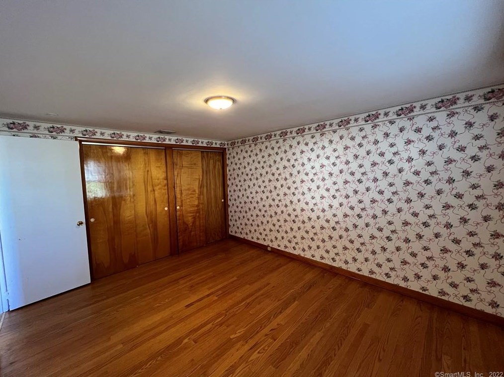 11 Cherry St, Winsted CT  06098-1905 exterior
