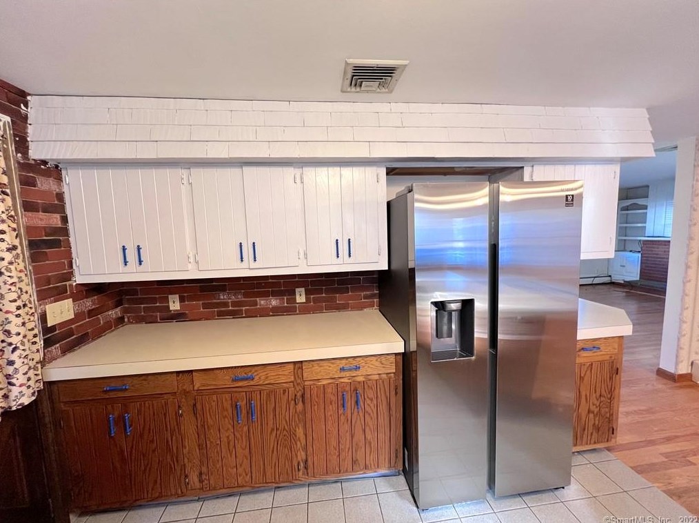 11 Cherry St, Winsted CT  06098-1905 exterior