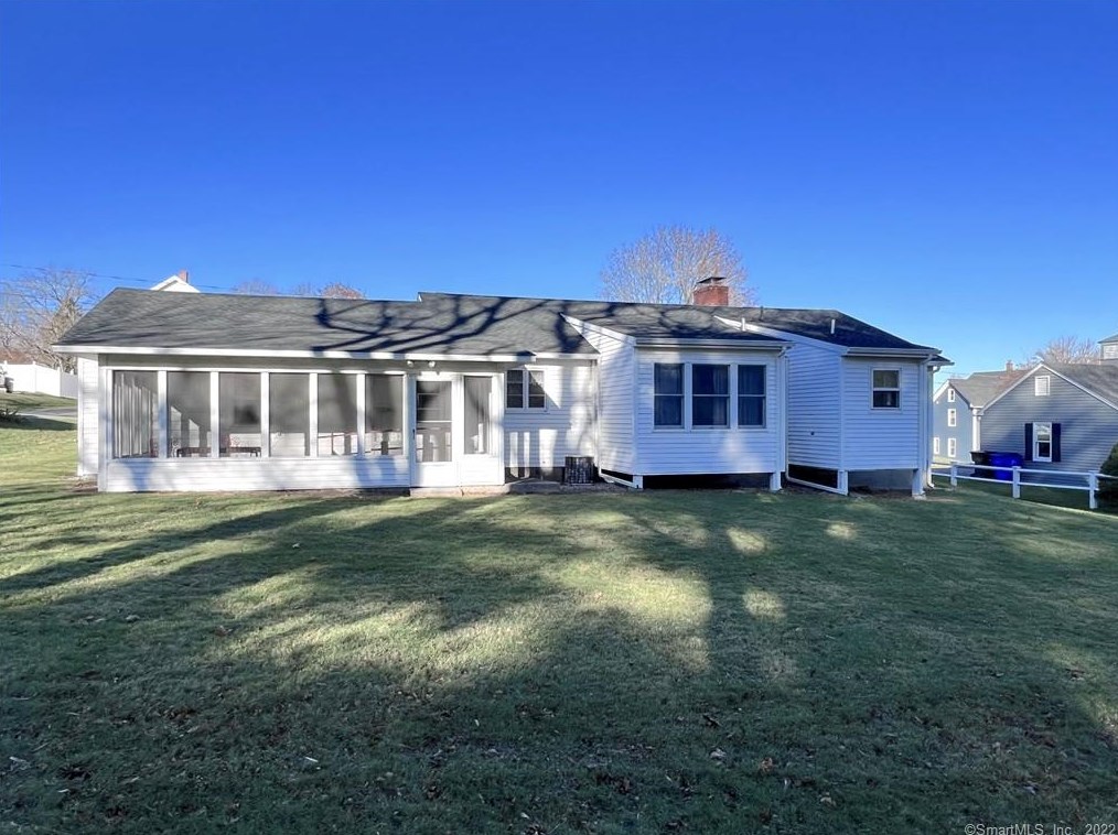 11 Cherry St, Winsted CT  06098-1905 exterior
