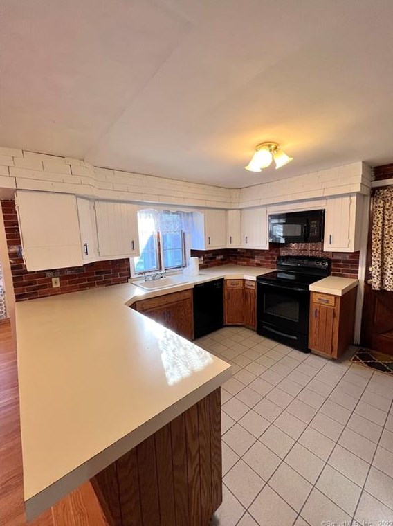 11 Cherry St, Winsted CT  06098-1905 exterior