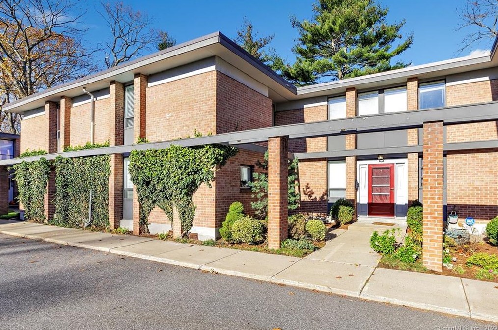 160 Fairfield Woods Rd #8, Fairfield, CT 06825