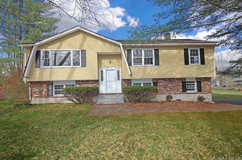 46 Russo Dr, Guilford, CT 06437