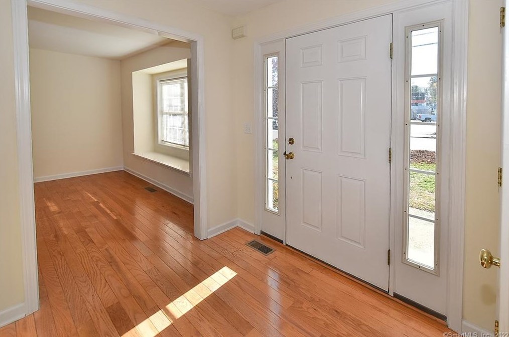 8 Franklin St, Vernon, CT 06066
