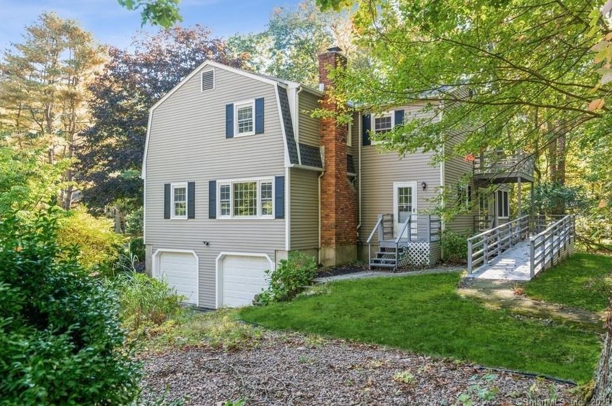 330 Foxwood Rd, Guilford, CT 06437-2242