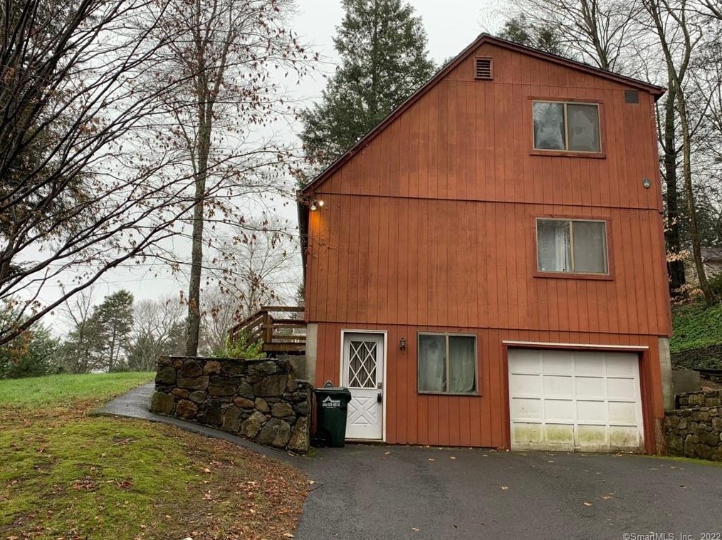 72 Engleside Ter, Sandy Hook, CT 06482
