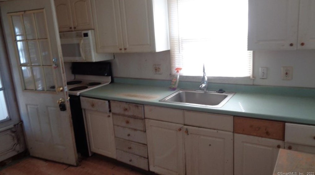 105 Trebbe Dr, Manchester, CT 06040