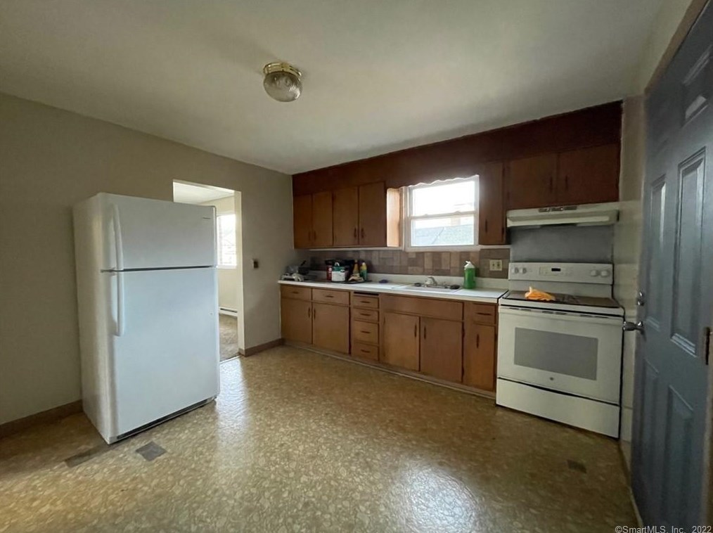 72 1st St, Meriden CT  06451-4041 exterior