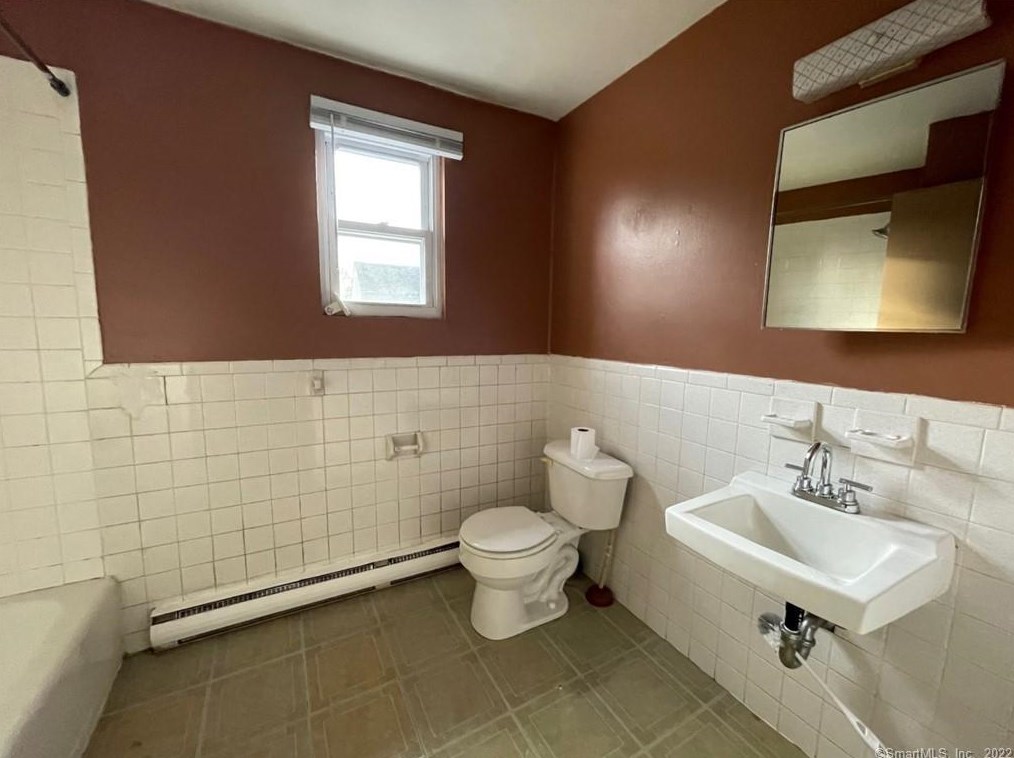 72 1st St, Meriden CT  06451-4041 exterior