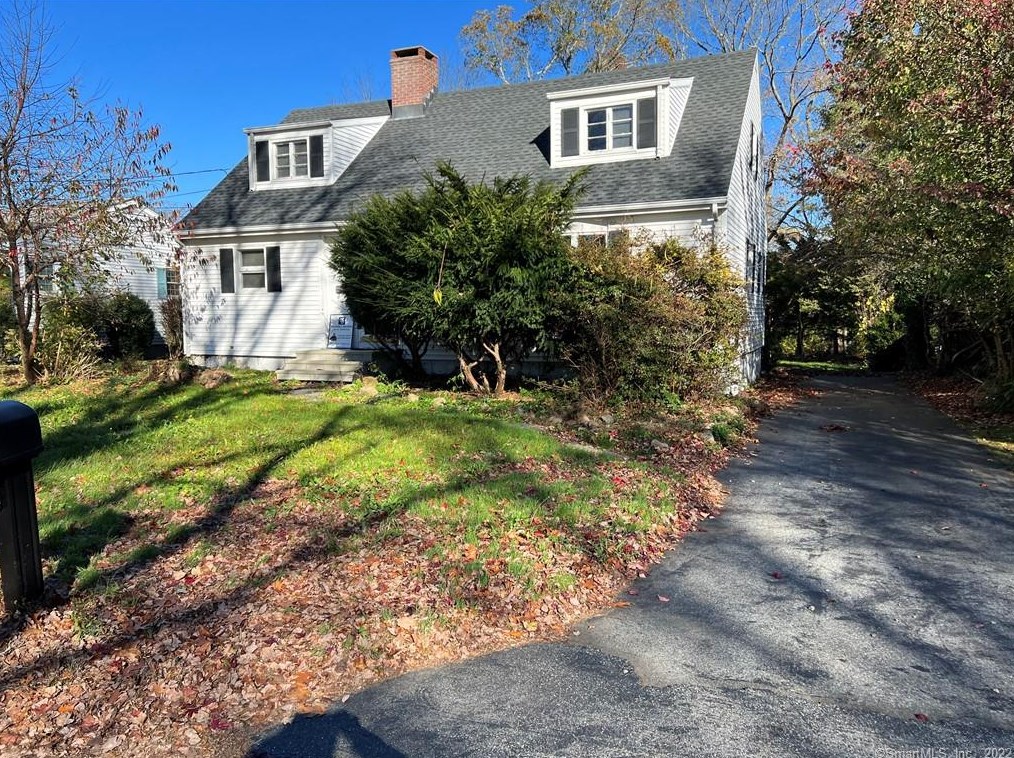 11 Bradford Cir, Groton, CT 06340