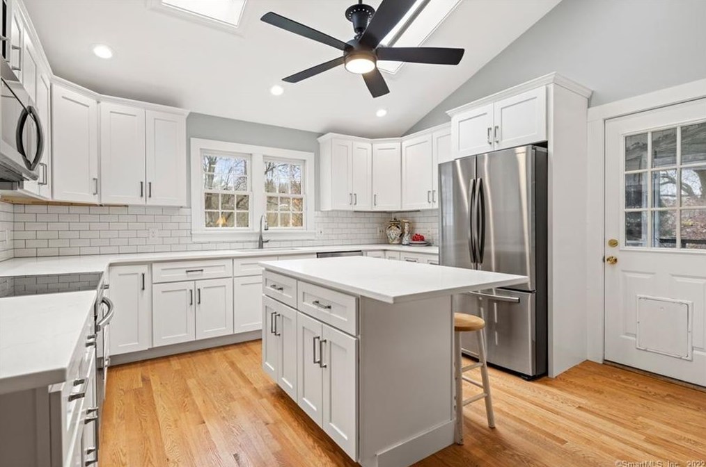 24 Duncaster Rd, Bloomfield, CT 06002