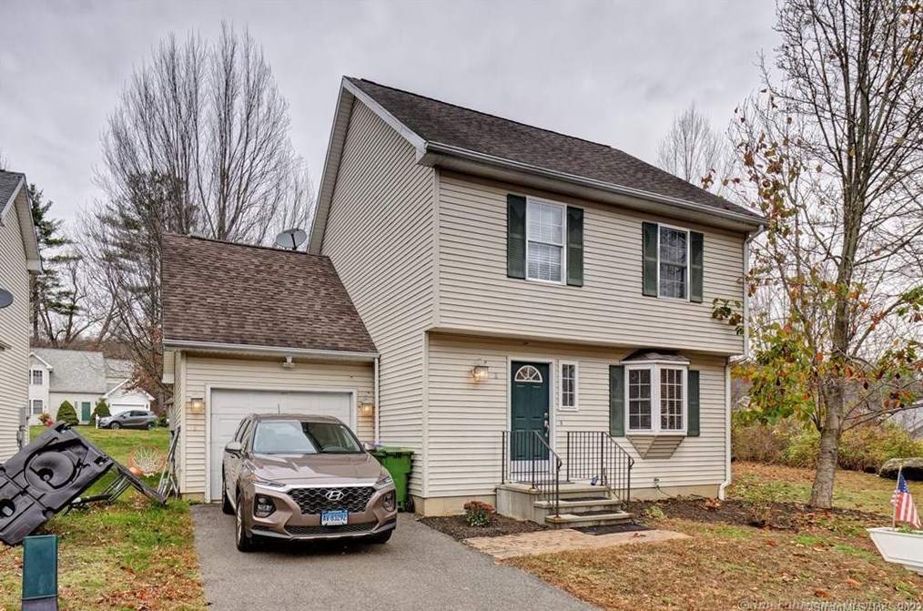 11 Spoonwood Dr, Collinsville, CT 06019-2453