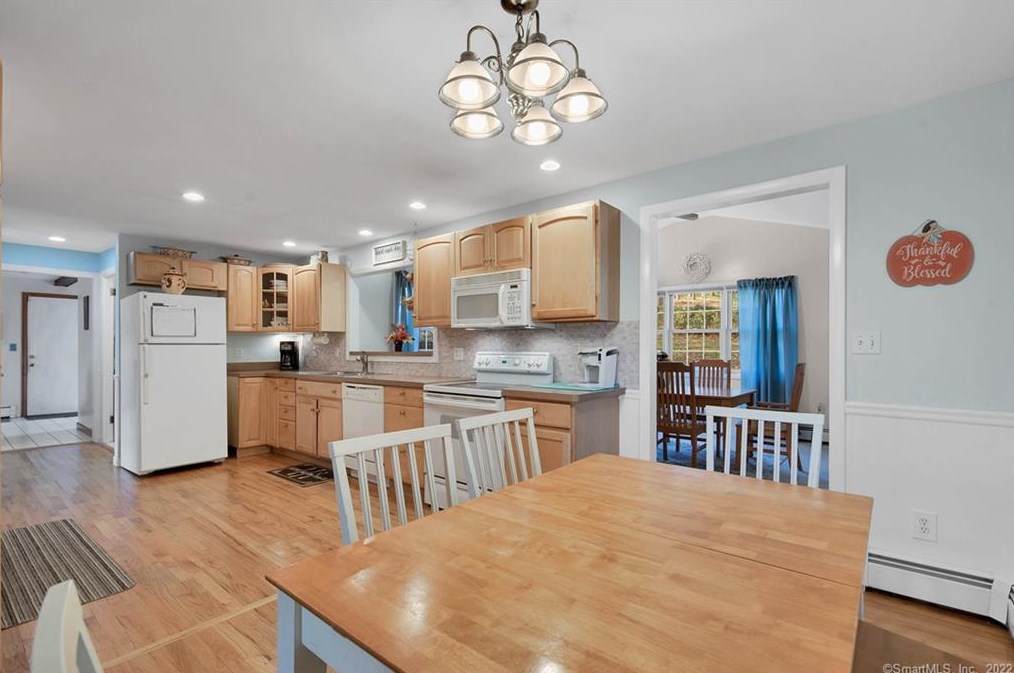 69 Hany Ln, Vernon CT 06066-2741 exterior