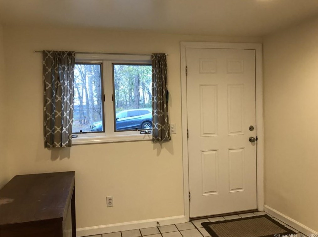 3 2nd St #b, Danbury, CT 06810