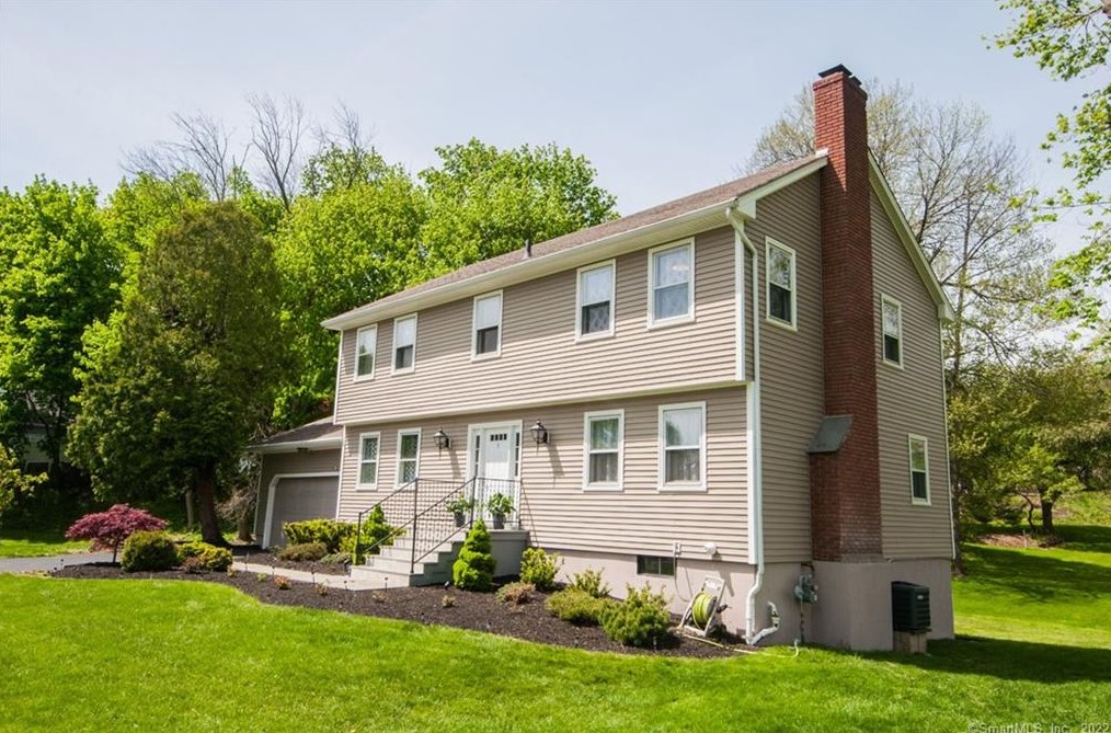 5 Cannondale Dr, Danbury, CT 06810