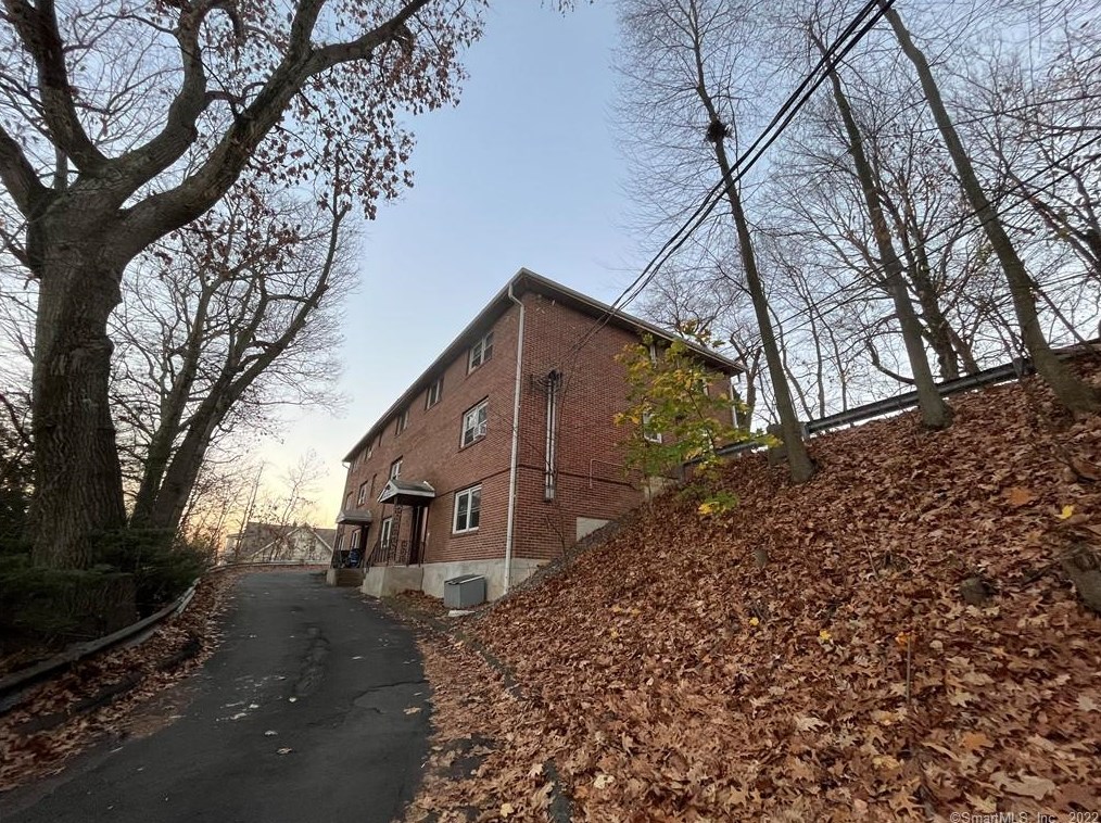452 Divinity St #d, Bristol, CT 06010
