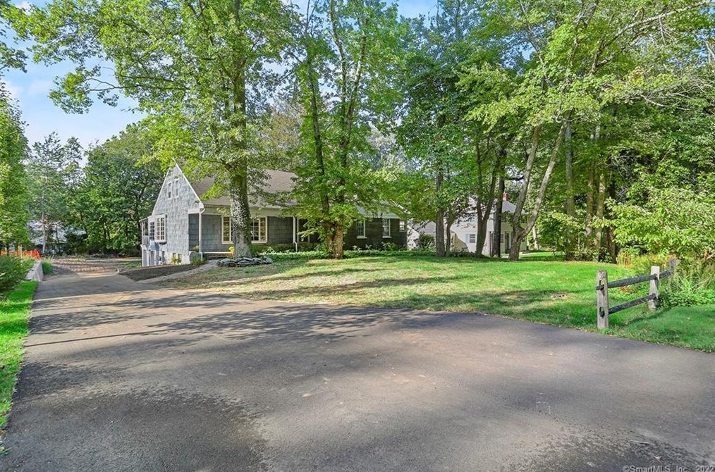 90 Old Farm Rd, Fairfield, CT 06825