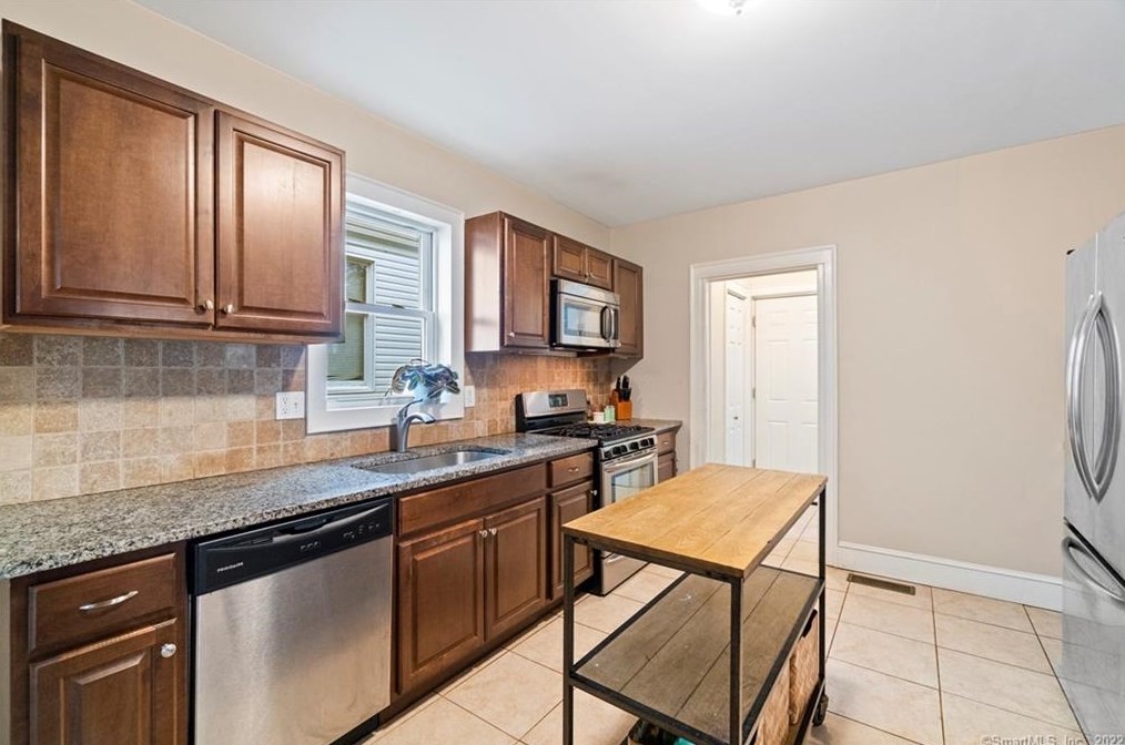 15 Willard St, New Haven CT 06515-2126 exterior