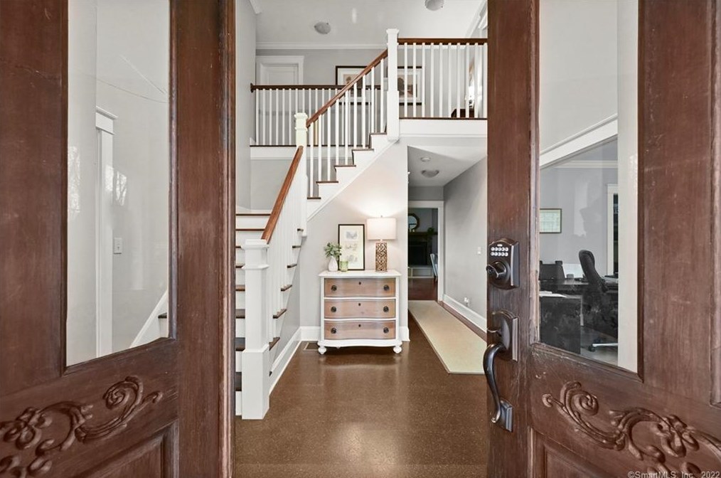 18 Cardinal Ct, Ridgefield, CT 06877