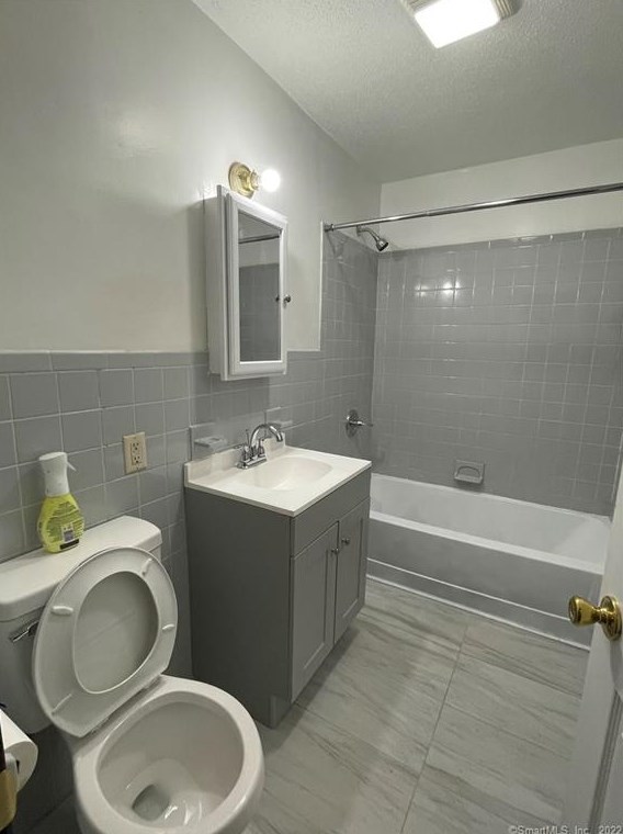 1463 Albany Ave, Hartford CT  06112-2110 exterior