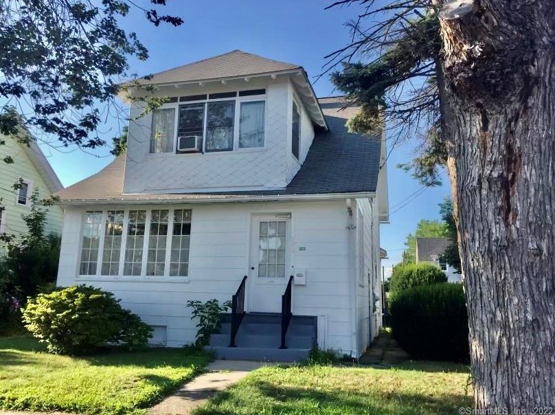 196 Holmes St, Stratford, CT 06615