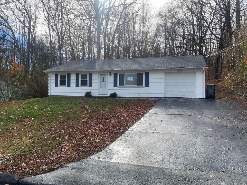 14 Country Club Dr, Gales Ferry, CT 06339