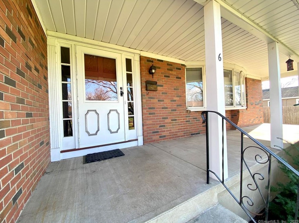 6 John St, Windsor Locks, CT 06096