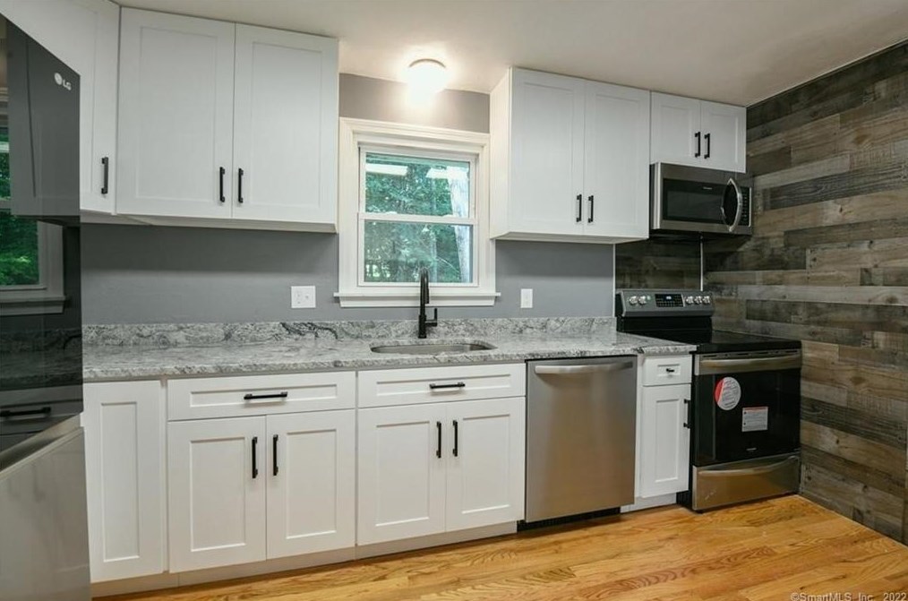 17 Stillbrook Rd, Avon, CT 06001