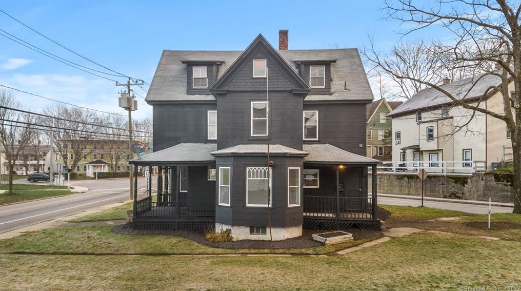 253 School St, Putnam, CT 06260