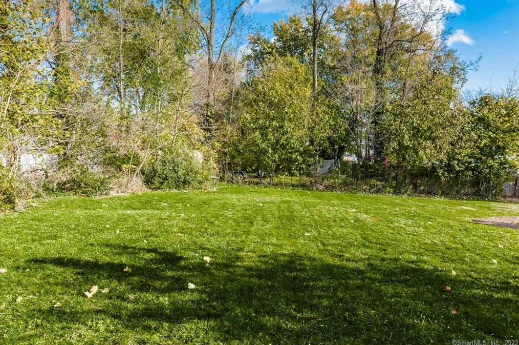 210 Barnes Ave, New Haven CT 06513-1403 exterior