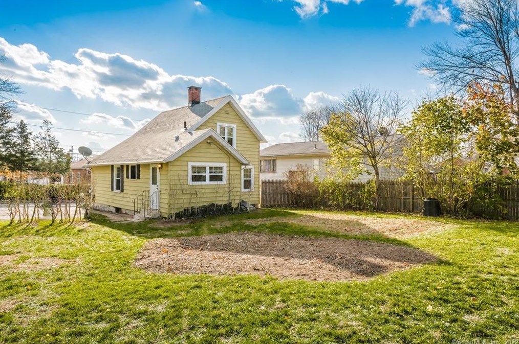 210 Barnes Ave, New Haven CT 06513-1403 exterior