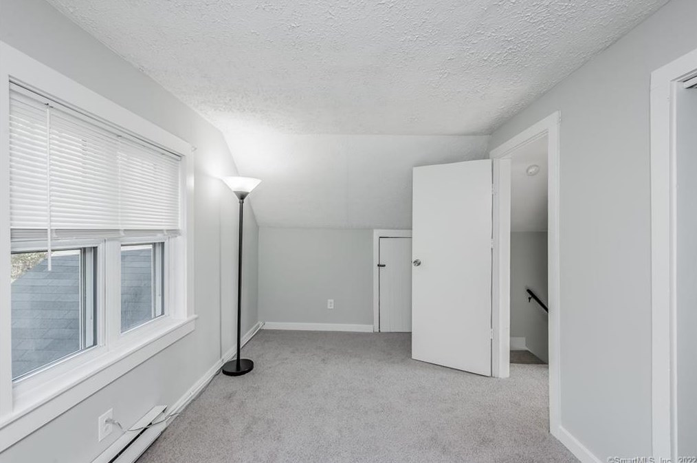 210 Barnes Ave, New Haven CT 06513-1403 exterior