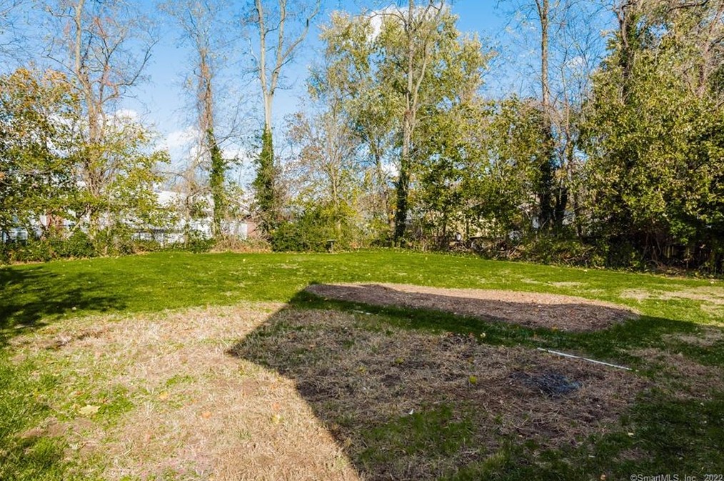 210 Barnes Ave, New Haven CT 06513-1403 exterior