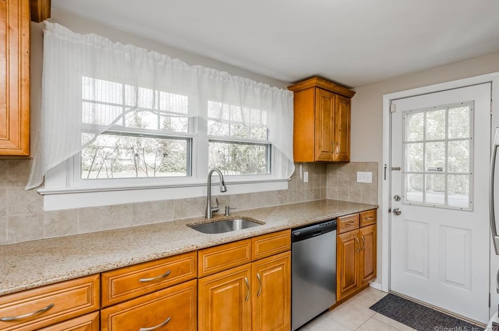 210 Barnes Ave, New Haven CT  06513-1740 exterior