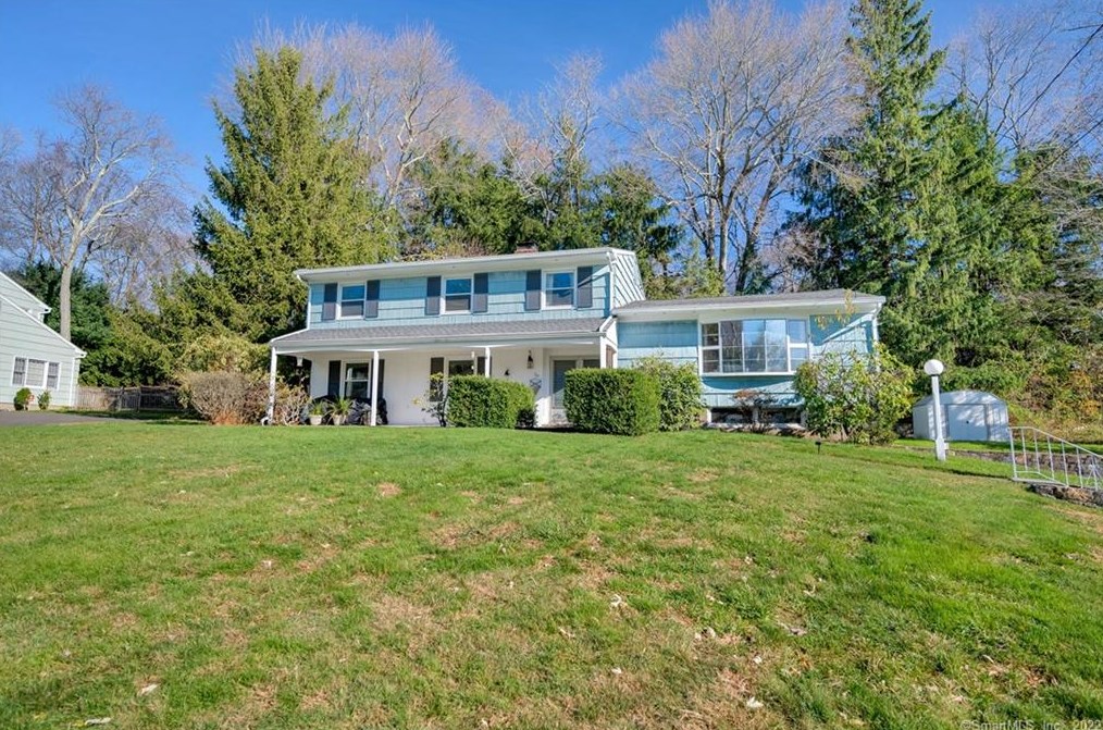 160 Wynn Wood Dr, Fairfield, CT 06825