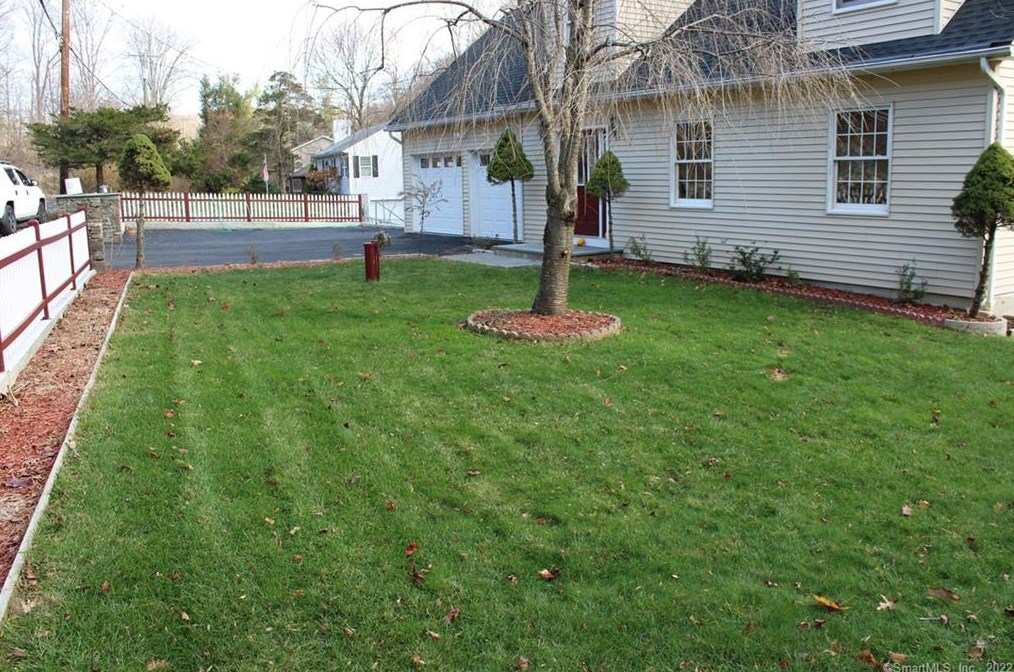 10 Capitola Rd, Danbury, CT 06811