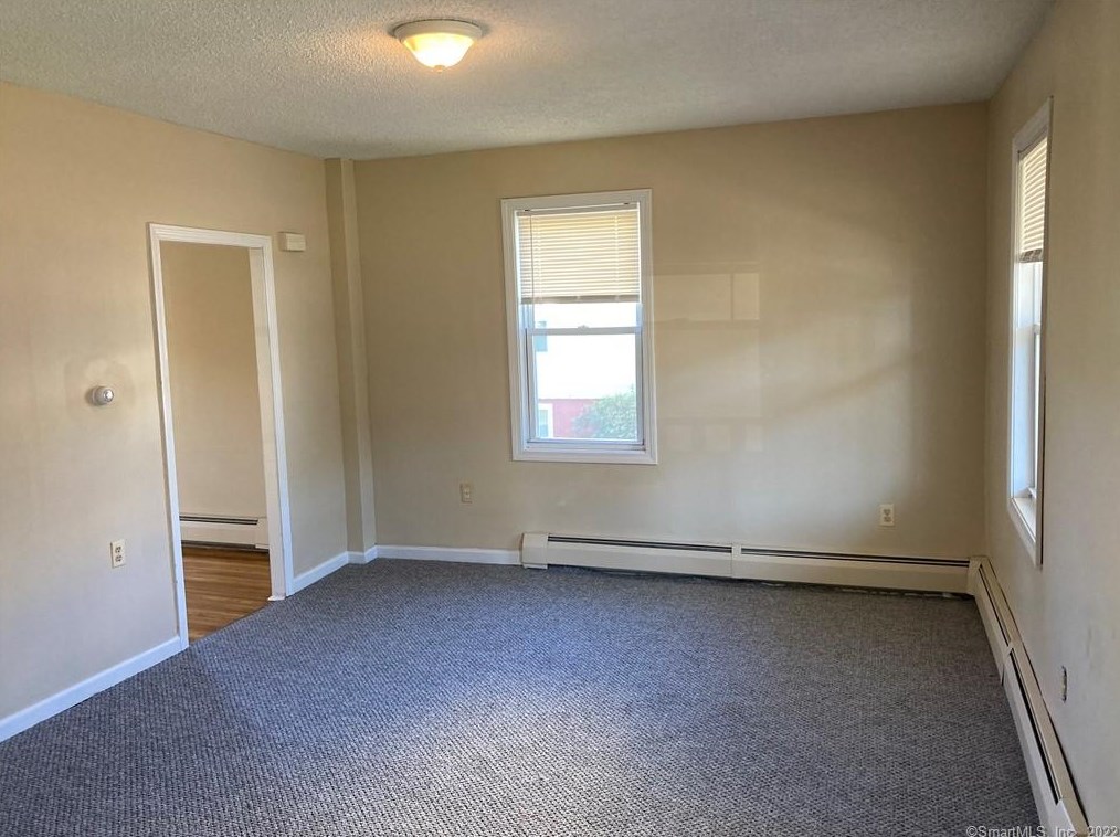 82 North St, Manchester, CT 06042
