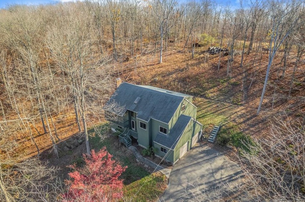18 Farview Dr, Branford, CT 06405-2324