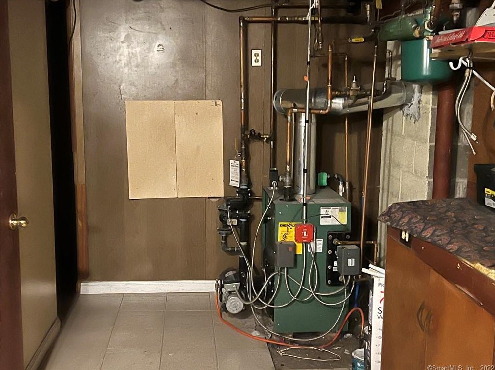 64 Monroe St, Hartford CT  06114-1751 exterior