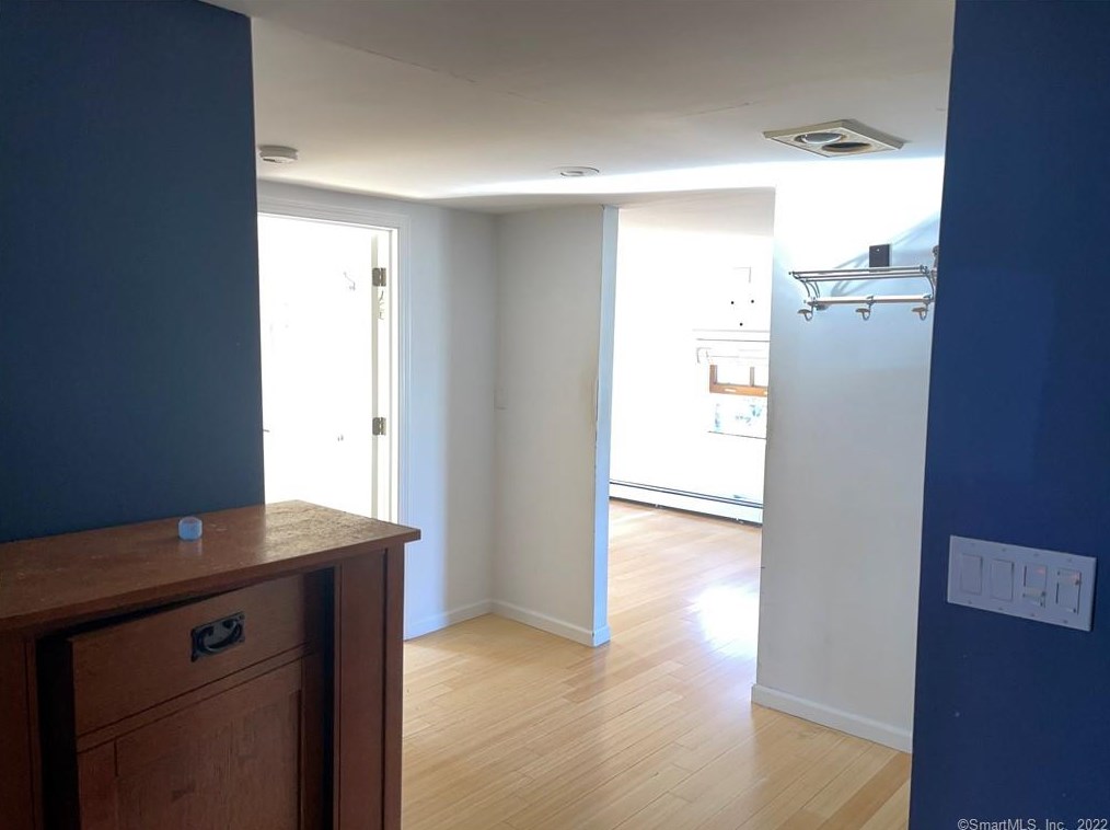 8 Ashley St, Hartford CT 06105-1310 exterior