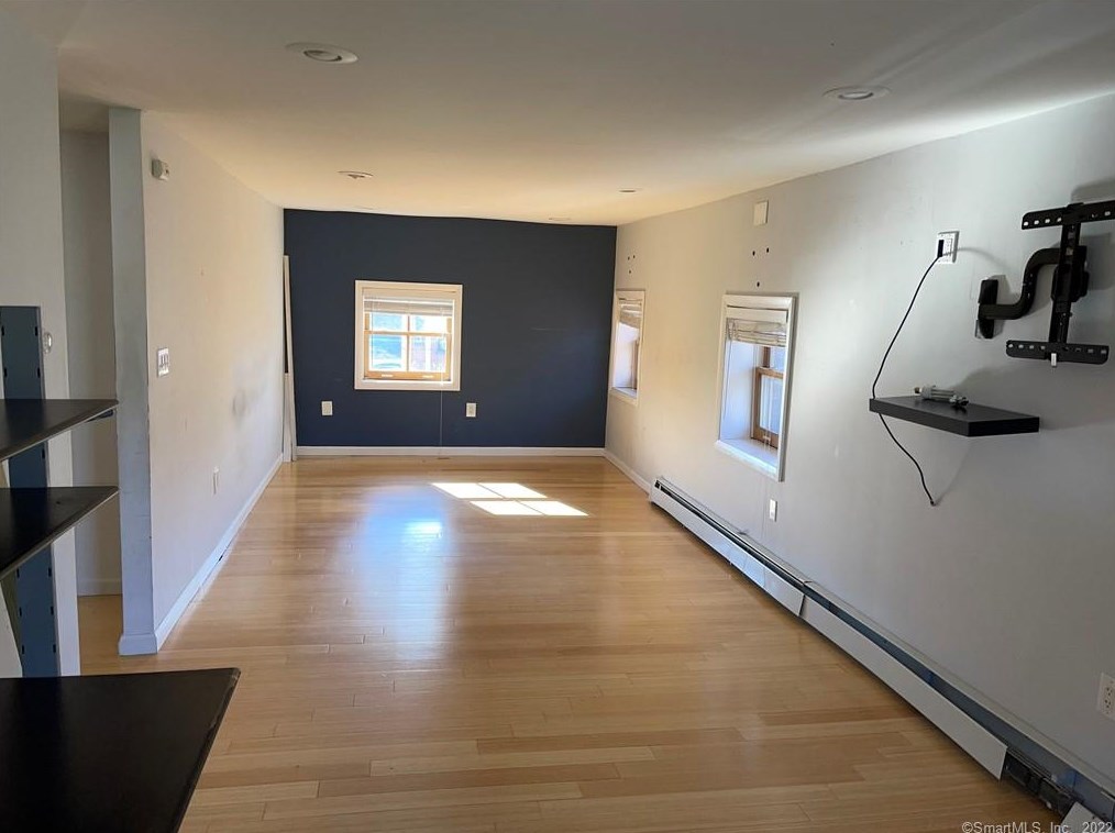 8 Ashley St, Hartford CT 06105-1310 exterior