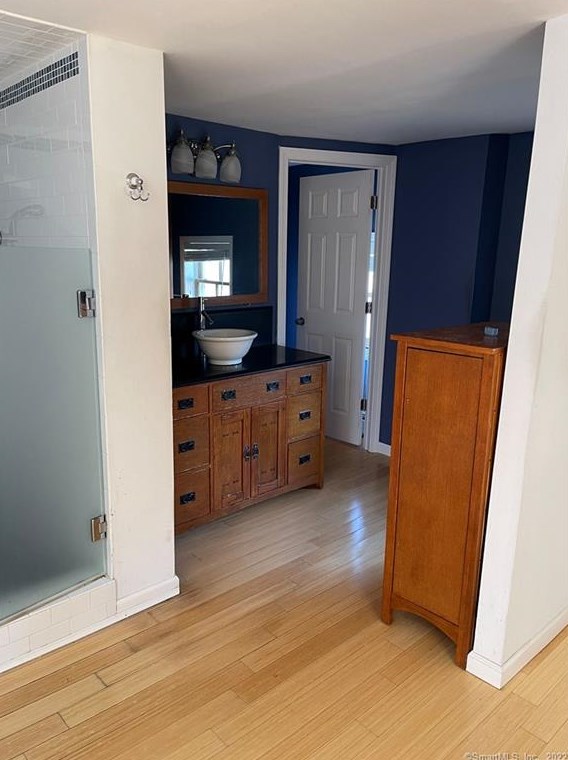 8 Ashley St, Hartford CT 06105-1310 exterior