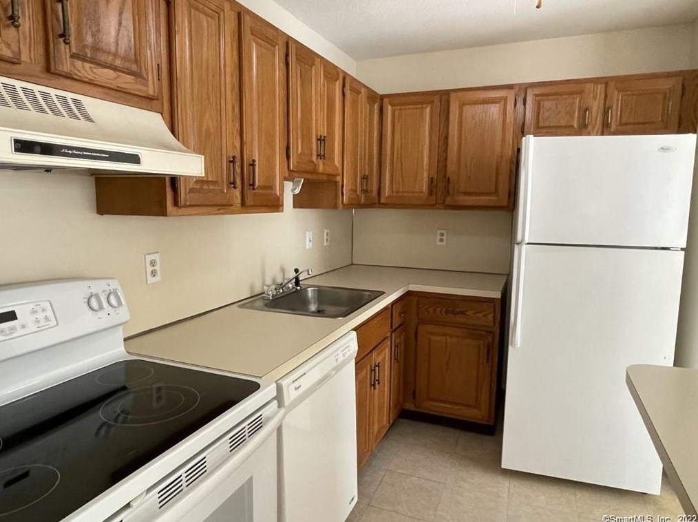 757 Lake Ave #19, Bristol, CT 06010