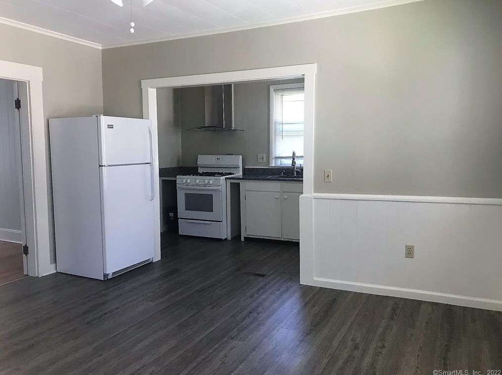 201 Myrtle St #2, Huntington, CT 06484
