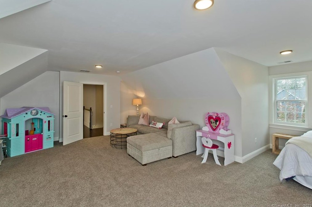 27 Stratton Farms Rd, Suffield CT  06093-2924 exterior