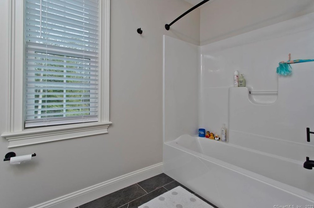 27 Stratton Farms Rd, Suffield CT  06093-2924 exterior